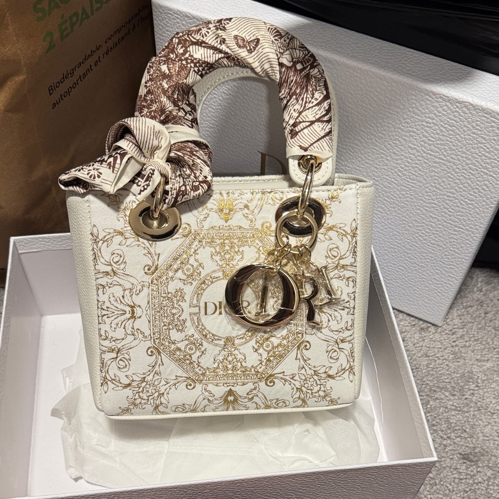 Authentic Dior BEAUTY gift White and Gold  Bag with box